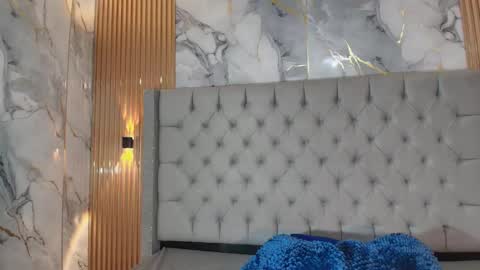 Emiily Carter online show from 09.27.25