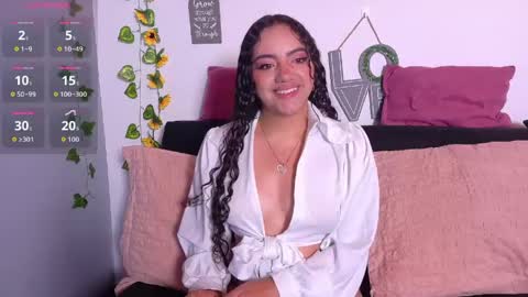 Snapshot of emiily_curly chatting on 04.29.26 Emily online show from 04.29.26