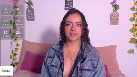 Snapshot of emiily_curly chatting on 05.20.26 Emily online show from 05.20.26