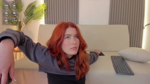 Snapshot of emiilycutex_ chatting on 12.28.24 online show from 12.28.24