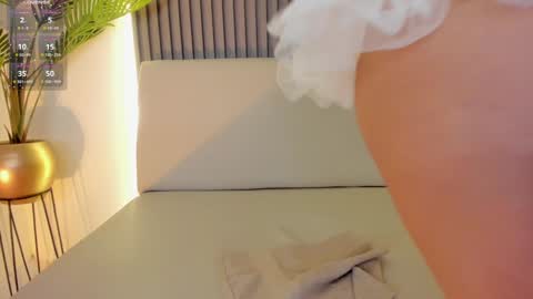 Snapshot of emiilycutex_ chatting on 01.09.25 online show from 01.09.25