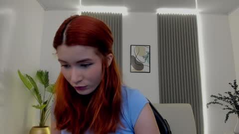 Snapshot of emiilycutex_ chatting on 01.10.25 online show from 01.10.25