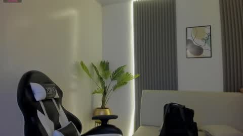 Snapshot of emiilycutex_ chatting on 01.15.25 online show from 01.15.25