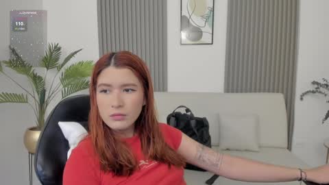 Snapshot of emiilycutex_ chatting on 01.22.25 online show from 01.22.25