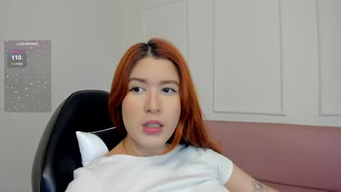 Snapshot of emiilycutex_ chatting on 02.01.25 online show from 02.01.25