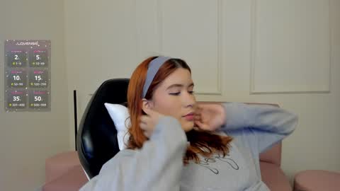Snapshot of emiilycutex_ chatting on 02.03.25 online show from 02.03.25