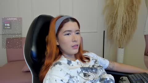 Snapshot of emiilycutex_ chatting on 02.04.25 online show from 02.04.25