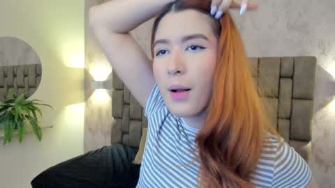 Snapshot of emiilycutex_ chatting on 02.13.25 online show from 02.13.25