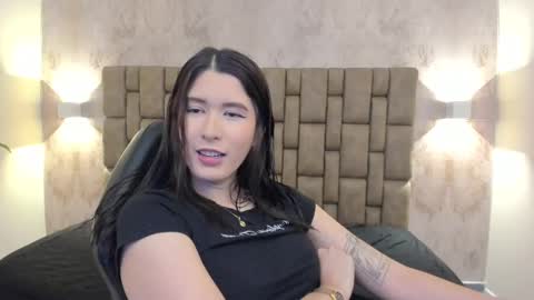 Snapshot of emiilycutex_ chatting on 02.24.25 online show from 02.24.25