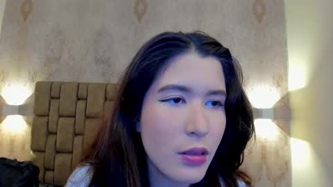 Snapshot of emiilycutex_ chatting on 02.25.25 online show from 02.25.25