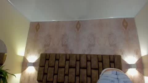Snapshot of emiilycutex_ chatting on 03.01.25 online show from 03.01.25