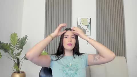 Snapshot of emiilycutex_ chatting on 03.03.25 online show from 03.03.25