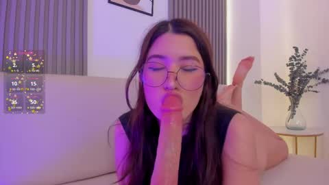 Snapshot of emiilycutex_ chatting on 03.03.25 online show from 03.03.25