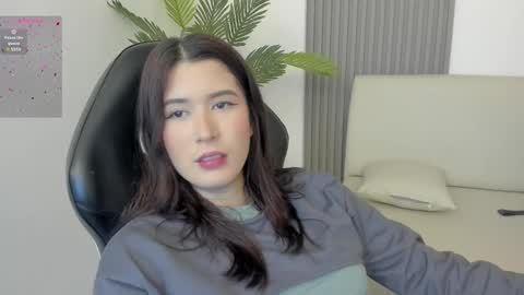 Snapshot of emiilycutex_ chatting on 03.07.25 online show from 03.07.25