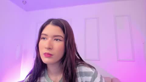 Snapshot of emiilycutex_ chatting on 03.11.25 online show from 03.11.25