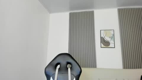 Snapshot of emiilycutex_ chatting on 03.12.25 online show from 03.12.25