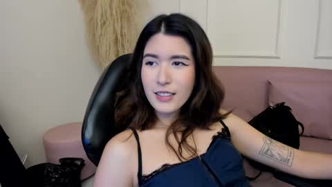Snapshot of emiilycutex_ chatting on 10.03.25 online show from 10.03.25