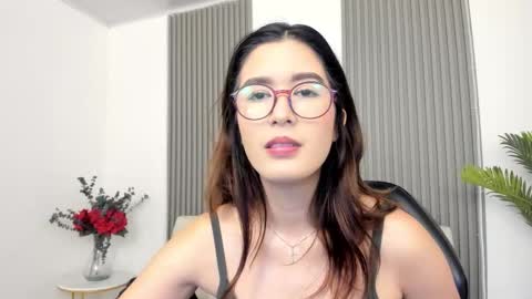 Snapshot of emiilycutex_ chatting on 10.08.25 online show from 10.08.25