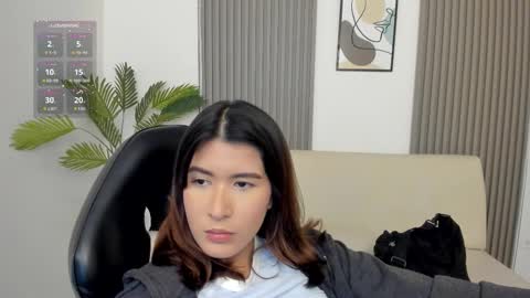 Snapshot of emiilycutex_ chatting on 10.14.25 online show from 10.14.25