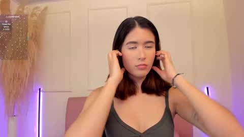 Snapshot of emiilycutex_ chatting on 10.16.25 online show from 10.16.25