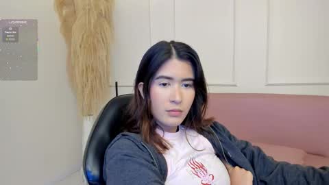 Snapshot of emiilycutex_ chatting on 10.18.25 online show from 10.18.25