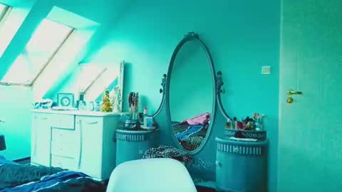 Snapshot of emilachat chatting on 12.09.24 Emila online show from 12.09.24