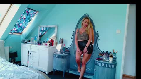 Snapshot of emilachat chatting on 02.07.25 Emila online show from 02.07.25