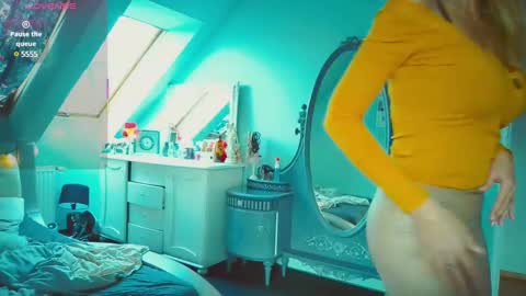 Snapshot of emilachat chatting on 03.04.25 Emila online show from 03.04.25