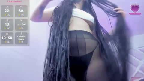 emilayton_ online show from 10.25.25