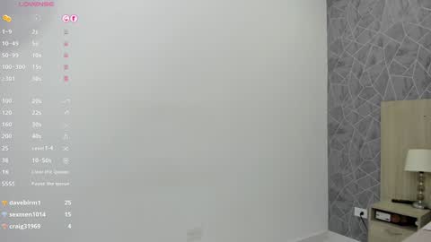 Snapshot of emili_lenus chatting on 12.23.24 Emili Lenus online show from 12.23.24