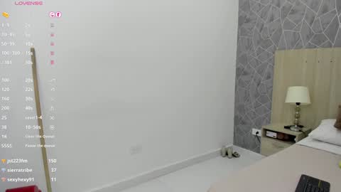 Snapshot of emili_lenus chatting on 12.27.24 Emili Lenus online show from 12.27.24