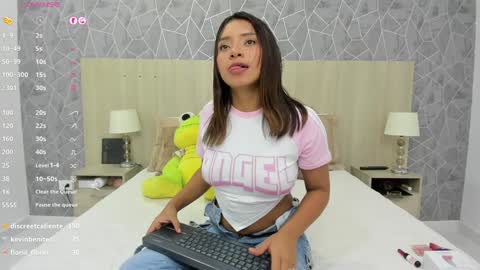 Snapshot of emili_lenus chatting on 01.22.25 Emili Lenus online show from 01.22.25