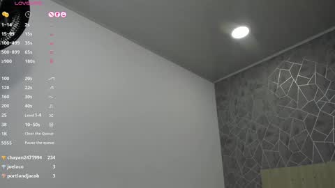 Snapshot of emili_lenus chatting on 02.15.25 Emili Lenus online show from 02.15.25