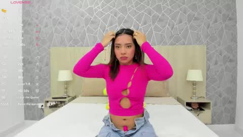 Snapshot of emili_lenus chatting on 02.23.25 Emili Lenus online show from 02.23.25