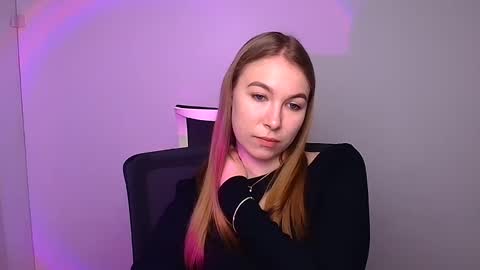 Snapshot of emilia_ilia chatting on 01.30.25 Emilia online show from 01.30.25