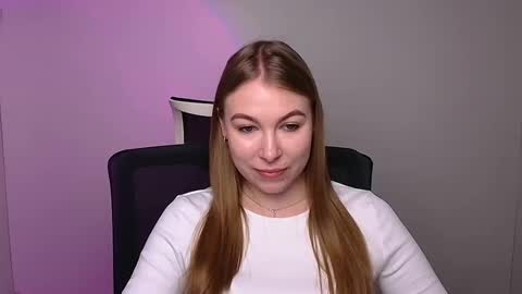 Snapshot of emilia_ilia chatting on 02.04.25 Emilia online show from 02.04.25