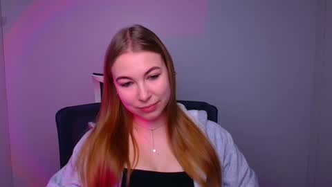Snapshot of emilia_ilia chatting on 02.10.25 Emilia online show from 02.10.25