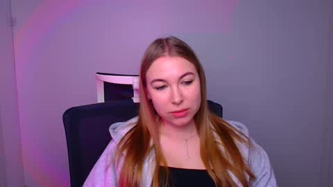 Snapshot of emilia_ilia chatting on 02.10.25 Emilia online show from 02.10.25