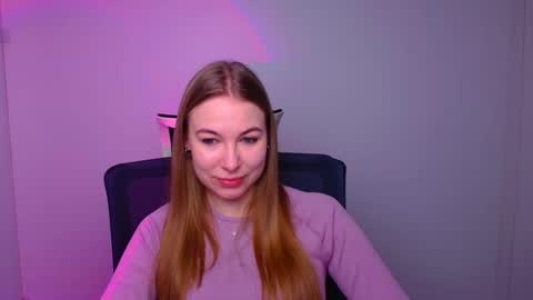Snapshot of emilia_ilia chatting on 02.11.25 Emilia online show from 02.11.25