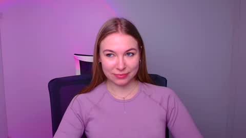 Snapshot of emilia_ilia chatting on 02.11.25 Emilia online show from 02.11.25