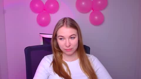 Snapshot of emilia_ilia chatting on 02.12.25 Emilia online show from 02.12.25