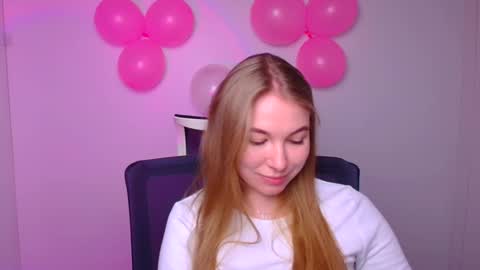 Snapshot of emilia_ilia chatting on 02.12.25 Emilia online show from 02.12.25