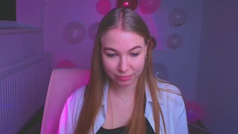 Snapshot of emilia_ilia chatting on 02.14.25 Emilia online show from 02.14.25