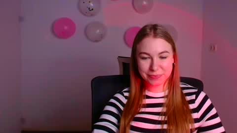 Snapshot of emilia_ilia chatting on 02.18.25 Emilia online show from 02.18.25
