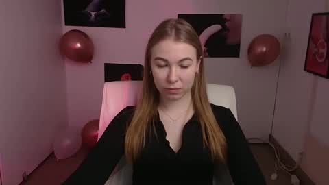 Snapshot of emilia_ilia chatting on 02.19.25 Emilia online show from 02.19.25