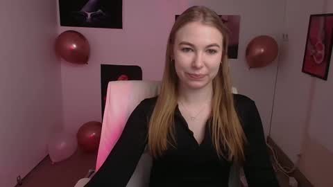 Snapshot of emilia_ilia chatting on 02.19.25 Emilia online show from 02.19.25