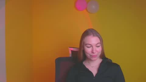 Snapshot of emilia_ilia chatting on 02.20.25 Emilia online show from 02.20.25