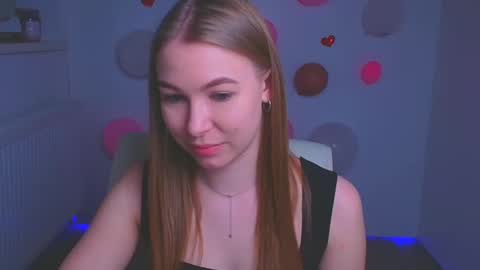 Snapshot of emilia_ilia chatting on 03.07.25 Emilia online show from 03.07.25