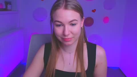 Snapshot of emilia_ilia chatting on 03.07.25 Emilia online show from 03.07.25