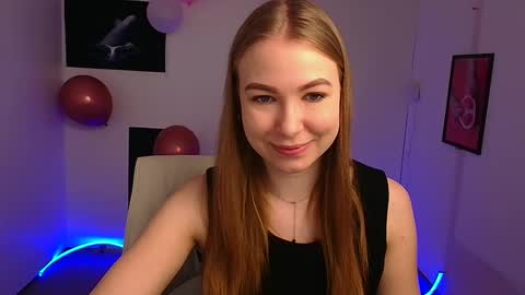 Snapshot of emilia_ilia chatting on 03.08.25 Emilia online show from 03.08.25